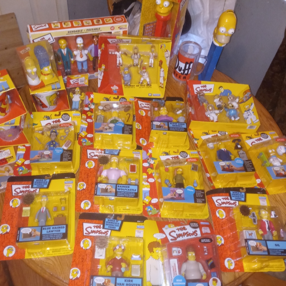 Huge Simpsons Collection - Picture 3 of 5